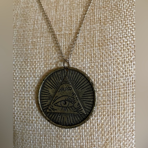 Illuminati All Seeing Eye Necklace - Picture 4 of 5